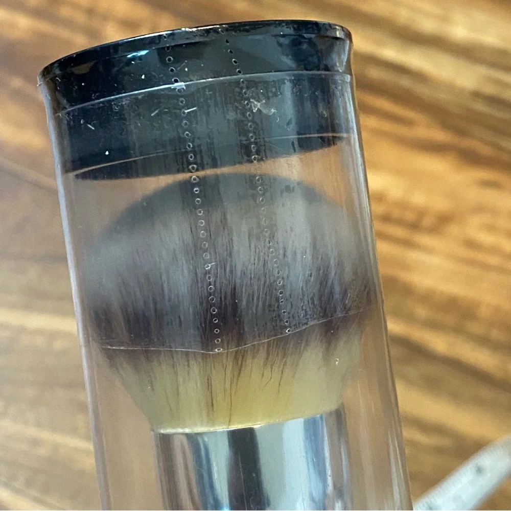 It Cosmetics Heavenly Luxe Complexion Perfection Foundation Globe Brush